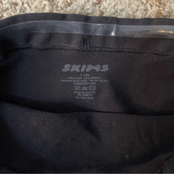 SKIMS Seamless Sculpt Mid Thigh Shapewear L/XL - Picture 3 of 3